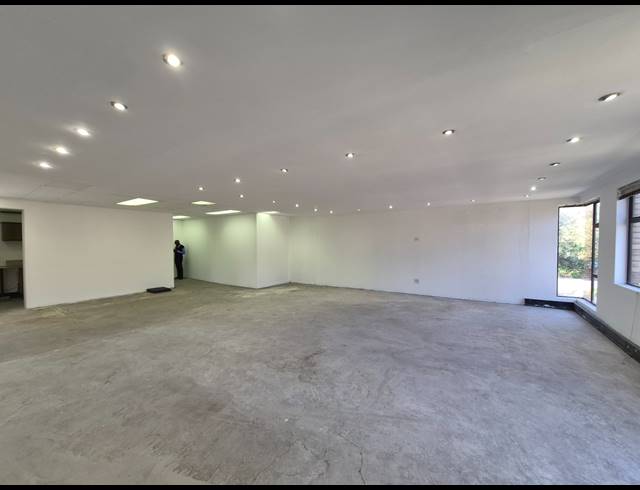 182M² OFFICE TO LET IN KRAMERVILLE